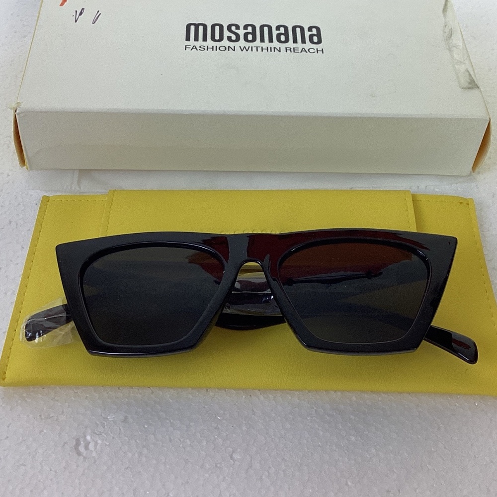 NEW Mosanana Retro Sunglasses Women’s
